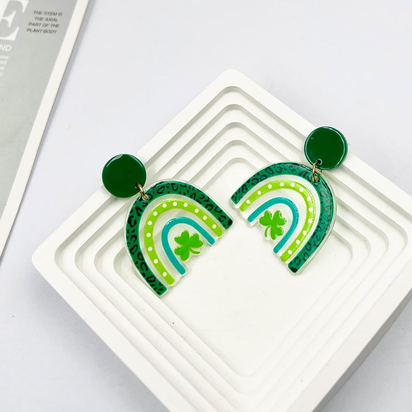St. Patrick's Day Earrings for Women,Irish Shamrock Acrylic Dangle Earrings, Green Hat Clover Horseshoe Drop Earrings for Irish Festival