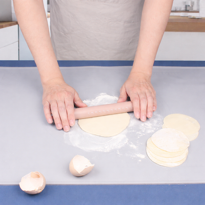 Silicone rolling pin with scale